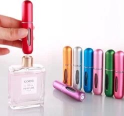 Merkloos Mini Parfum Flesje - Goud - Lipstick Formaat - Navulbare Parfum Verstuiver -Verzorgings Producten Winkel 1200x1126 1