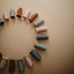 Mushie Finger Toothbrush Clay/Sand - Vingertandenborstel Baby - 2 Stuks Per Verpakking - Tandenborstel Siliconen -Verzorgings Producten Winkel 1200x1200 1748