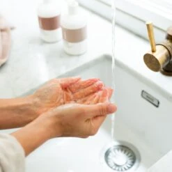 Naïf Reinigende Handzeep - Handverzorging - 2 X 340ml - Met Natuurlijke Ingrediënten -Verzorgings Producten Winkel 1200x1200 305