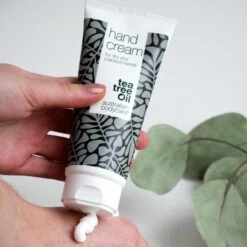 Australian Bodycare Hand Cream 100 Ml - Handcrème Voor Mannen & Vrouwen Met Zeer Droge Handen En Gebarsten Huid Met Tea Tree Olie - Dringt Snel In De Huid, Zonder Deze Vet Te Maken - Ondersteunt Het Herstellend Vermogen Van De Huid -Verzorgings Producten Winkel 1200x1200 316