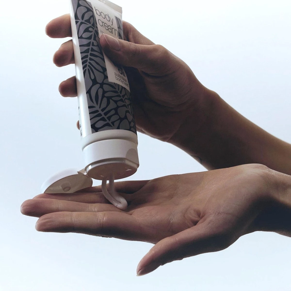 Australian Bodycare Body Cream 100 Ml - Intensieve Vochtinbrengende Crème Voor Zeer Droge & Beschadigde Huid - Met Actieve Ingrediënten Tea Tree Om De Natuurlijke Bacterieflora In Balans Te Houden En Toverhazelaar Voor Hydratatie Van De Huid 3 Australian Bodycare Body Cream 100 Ml - Intensieve Vochtinbrengende Crème Voor Zeer Droge & Beschadigde Huid - Met Actieve Ingrediënten Tea Tree Om De Natuurlijke Bacterieflora In Balans Te Houden En Toverhazelaar Voor Hydratatie Van De Huid - Afbeelding 3