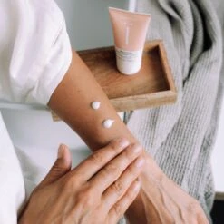 Naïf Herstellende Alles-In-Éen Crème - Helpt Tegen Droge Plekjes - Huidverzorging - 50ml - Met Natuurlijke Ingrediënten -Verzorgings Producten Winkel 1200x1200 657