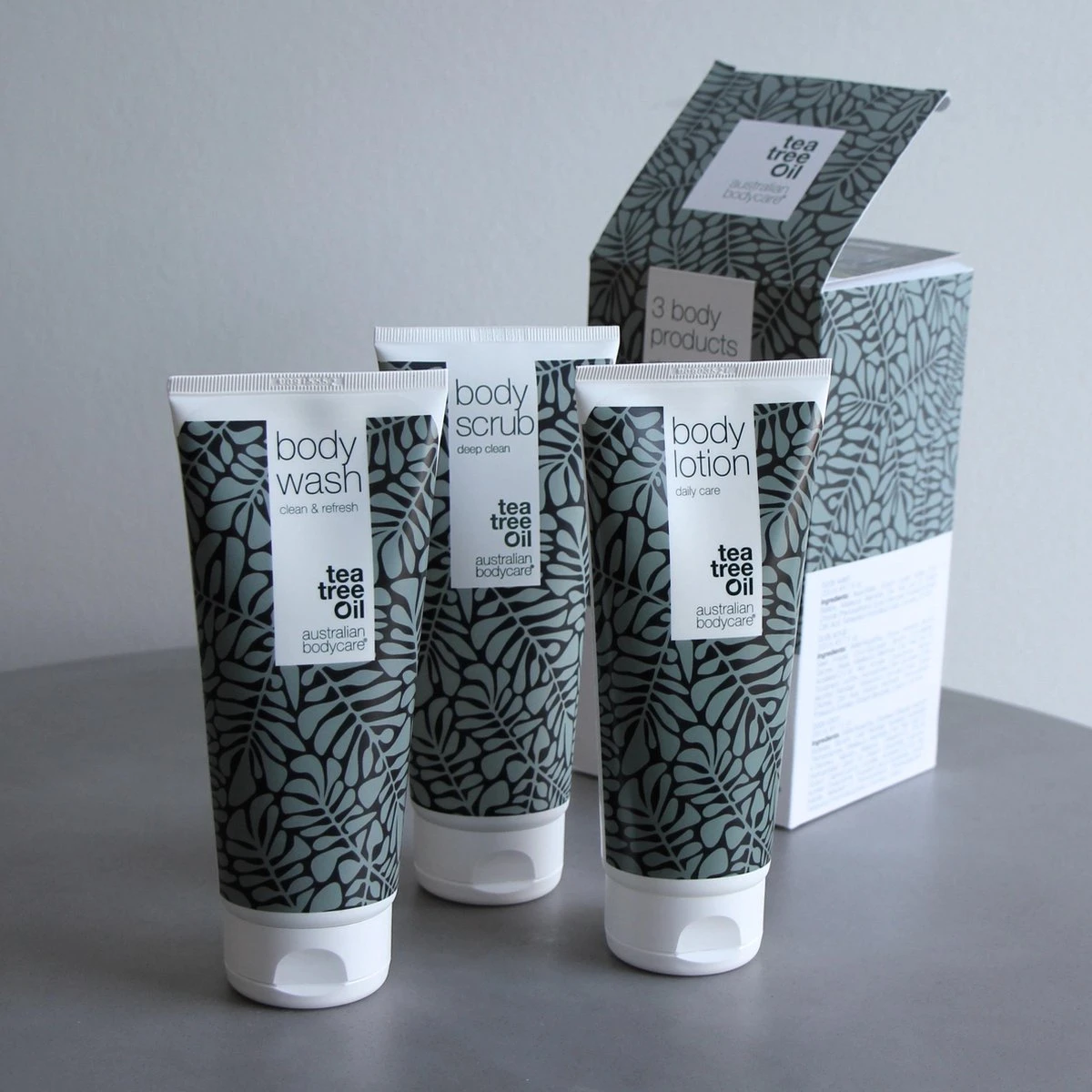 Australian Bodycare Body Treatment - 3 Producten Tegen Puistjes, Een Onzuivere Huid En Mee–eters Op De Rug En Billen Gebaseerd Op Tea Tree Olie - Bevat Douchegel En Peeling Om Je Huid Te Reinigen En Bodylotion Om Je Huid Te Hydrateren En Verzorgen 2 Australian Bodycare Body Treatment - 3 Producten Tegen Puistjes, Een Onzuivere Huid En Mee–eters Op De Rug En Billen Gebaseerd Op Tea Tree Olie - Bevat Douchegel En Peeling Om Je Huid Te Reinigen En Bodylotion Om Je Huid Te Hydrateren En Verzorgen - Afbeelding 2