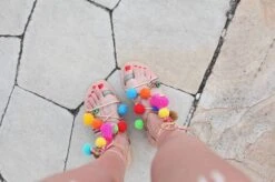 Vastu Eeltverwijderaar - Elektrische Oplaadbare Voetvijl Inclusief Opvangdoekje & Opbergzakje - Callus Remover - Inclusief Extra Opzetvijlen -Verzorgings Producten Winkel 1200x796 2