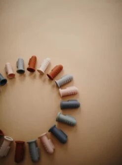 Mushie Finger Toothbrush Clay/Sand - Vingertandenborstel Baby - 2 Stuks Per Verpakking - Tandenborstel Siliconen -Verzorgings Producten Winkel 885x1200 3